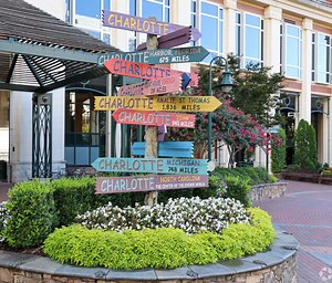 Top Rated Senior Charlotte Apartments for Rent | Charlotte, NC