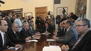 Cyprus in crisis talks as banks remain closed