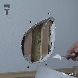 105K views · 631 reactions | A handy tutorial of how to fix a hole in your dry wall | Ultimate | Facebook