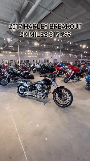 2017 Harley Breakout only 2,100 miles $15,999 SuperbikeShowroom.com | Superbike Showroom