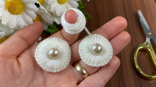 64K views · 516 reactions | Amazing Finger Trick - It's so easy to make a beautiful yarn flower - You'll love this method! #howto #dıy #finger #flowers | My Hobby | Facebook