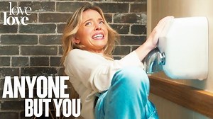 Sydney Sweeney : bathroom scene - Anyone but you
