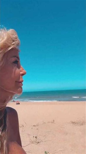 Video: Graciela Alfano sorprendió con una sesión de fotos en una playa nudista