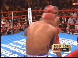 2nd OCT 2004 - Felix Trinidad vs Ricardo Mayorga: Round 8 https://lw05boxing.blogspot.com/2021/10/tito.html #FelixTrinidad #RicardoMayorga #boxeo | Boxing History Page