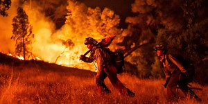 Wildfire in Oregon destroys 4 homes, threatens thousands more