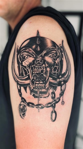 🔥Tommy gun🔥 on Instagram: "🔥MOTÖRHEAD🔥 Snaggletooth tattoo made today for the legend @winston.leg_thigh of @dinge.band bloody pleasure mate, thanks again for coming. @officialmotorhead @motorhead.ww @motorhead_fanlove01 #tattoo #motorhead #motorheadtattoo #lemmy #traditionaltattoo #blackngrey"