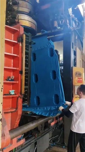 Industrial Blow Molding Machine – Large Plastic Container Manufacturing Process