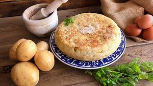 La ricetta da fare ora? La tortilla di patate, un piatto semplice ma ricco di gusto