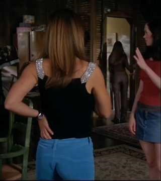 Alyssa Milano looking good in jeans on the show Charmed 04