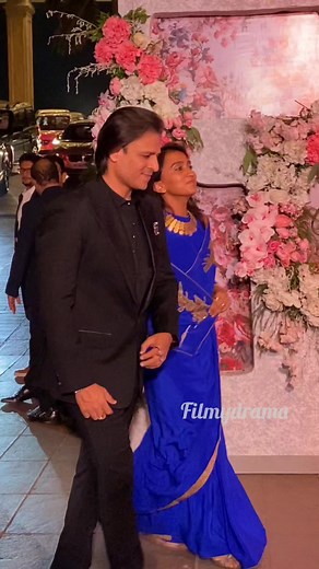Vivek Oberoi With Wife Snapped At Party #vivekoberoi | Filmydrama