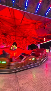 Wir starten ins Wochenende 🥳🎉 #fair #funfair #kirmes #kirmesliebe #kirmesfahrgeschäft #kirmesfeeling | Lichtenberger Winterzeit