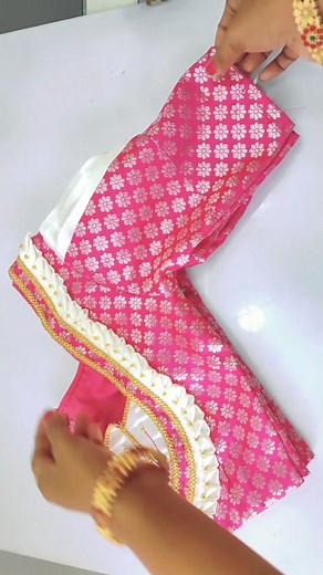 10K views · 94 reactions | Blouse models | full blouse designs| #sravanthikollati #designersravanthi #stitchingideas #fbreelsvideo #latestblousedesigns #simpleblouse | Shravanthi Kollati | Facebook