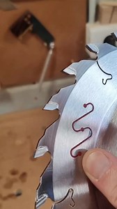 mes lames de scie Freud ont un revêtement glissant il nest plus question dutiliser mon ancienne technique de nettoyage à la lessive de soude donc avec sautershop nous _R | Linsay Love