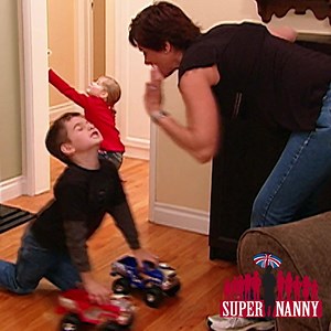 When Jojo arrives chaos is everywhere! Watch this Mom learn how to make her kids respect her and tell us about your experience with time-out! | Supernanny