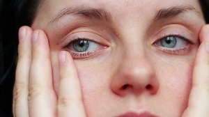 clip-24482471-beautiful-green-eyes-girl-looking-directly-camera