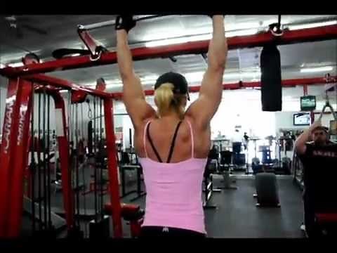 Beautiful Female Bodybuilder Holly Showing Amazing Muscles: Quick Workout