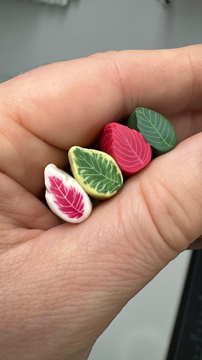 Three different leaf pattern canes. Do you have a favorite? You will see different techniques for building up the patterns by stacking and cutting them out. I use oven bake polymer clay for my mini plants. All colors are custom mixed and have different transparency to appear as real as possible. #astridwilkdiy #polymerclaycane #polymerclaycanes #polymerclaytutorial #polymerton #miniaturen #myfimo #miniaturemaking #artistsofinstagram #miniatures #smallthings #ミニチュア #clayart #claycreations #dollho