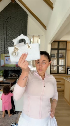 𝓒𝓱𝓪𝓷 on Instagram: "Shopping haul🛍️🎀🫧 #juandchan"