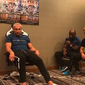 Jérôme Le Banner talking about is training camp at is new team MMA Factory Paris #bestgym #besttrainers #bestcoachs #k1 #leroisanscouronne RIZIN Fighting Federation Reebok #highlevelsparring | Fernand Lopez