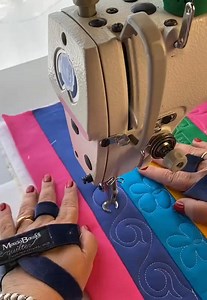 2.1K views · 18 reactions | Easy quilting like sewing https://sewingmachinepresserfeet.com/products/open-toe-free-motion-quilting-darning-embroidery-foot #marciabaraldi #quilterdesucess #quilting #costuracriativa #patchwork #quilt #quilting #sewing #sewingproject #longarmquilting Video by Marcia Baraldi | Quilt Patterns PDF | Facebook