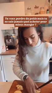 Cette liste va te servir toute la semaine… et au prochain réel je te montre comment faire 5 jours de repas simples pour perdre du poids avec. 👇 📌 Enregistre ce post pour tes prochaines courses. 👉 Abonne-toi pour ne pas louper le prochain post ! & commente « RECETTES » Tu veux perdre du poids mais au moment des courses tu ne sais jamais quoi mettre dans ton caddie ? Voici une liste simple pour composer des repas équilibrés et rassasiants, sans te compliquer la vie 👇 🛒 Liste de courses — pert