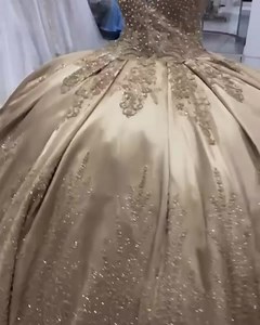 5.6K views · 85 reactions | ¡Celebra tus 15 años con un vestido de ensueño! ✨️ Descubre nuestra exquisita selección de vestidos para tu fiesta de quinceñera. Sorprende a todos con un look espectacular y crea recuerdos inolvidables.  #quienceañera #vestidosDe15 | Gely's boutique renta vestidos | Facebook