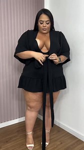 Modelos plus size são uma adição significativa ao mundo da moda, apresentando estéticas diversas e incentivando a aceitação de corpos de todos os tamanhos. plus size bikini #reelsviralシ #viralreels #fypシ゚viralシ | Maya Divine