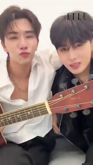 น่ารักสุด! จะเป็นยังไงถ้าแอลชวน @perthppe @Ppsanta มาทำชาเลนจ์หล่อเท่ใจละลาย? และนอกจากที่ทั้งคู่จะมาเสิร์ฟความน่ารักแล้ว ยังได้ให้สัมภาษณ์เกี่ยวกับ #LOLFanFest2026 : HEART RACE ที่กำลังจะเกิดขึ้นที่ Impact Arena อีกด้วย! #ELLEThailand #PerthTanapon #santapp#PerthSanta