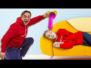 Amelia has hiccups, Avelina pretend play with slime