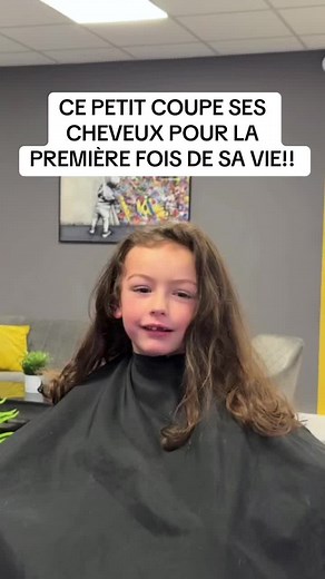 Premier rasage de cheveux d'Axel : moment émouvant