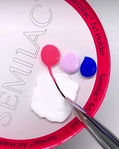 Nails just wanna have fun! Άσε την φαντασία σου ελεύθερη και παίξε με τα χρώματα και τις υφές για ξεχωριστά mani! #semilachellas | Semilac