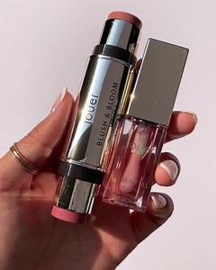 20 reactions | Handbag essentials!  Blush & Bloom Cheek + Lip Duo and Lip Oil make the perfect companions for a radiant and glowing look ✨ #jouermakesmeblush #jouerplaysclean #jouercosmetics #jouer | Jouer Cosmetics | Facebook