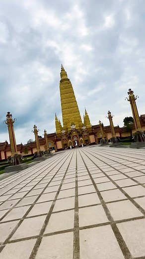 Willis Newman on Instagram: "Try this Hyperlapse technique! On any phone, navigate to the timelapse function in your camera app and slowly move forward or backwards from a subject keeping an element from that subject aligned consistently throughout the duration of your movement. It helps the further you travel and the more symmetrical the surrounding area is! Share me your versions I’d love to see! 😁 #hyperlapsevideo #hyperlapse #timelapsephotography #iphonetimelapse #mobilecamera #mobilecamera