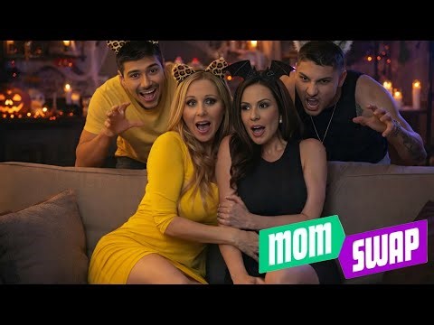 Momswap Scary movie with stepmom | Julia Ann & Kendra Lust stepmom | Max Fills Victor Ray