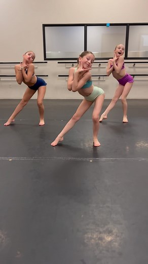 Nixie Vance ♡ (ran by mom megan vance) on Instagram: "I really, really, really love this @jayceewaycee combo! 🤩 #dance #dancer #dancers #dancersofinsta #dancersofig #dancersofinstagram #danceislife #dancelife #dancelove #dancephotoshoot #clubdanceit #clubdance #clubdancestudio #clubdanceofficial #fivedancewear #fiveforce #fivegirl #fivefam #dinelianoel #noelcollaborative"