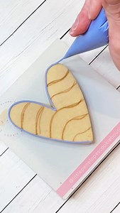 27K views · 819 reactions | A wet on wet winter heart decorated cookie from my cookie archives 冀 for the first day of 2026! Happy New Year!  Cookie decorating for beginners, heart cookies, royal icing cookies, satisfying cookie decorating videos #cookiedecorating #heartcookies #wetonwetcookies #satisfying #royalicing | Little Penelope's Cookie Boutique, LLC. | Facebook