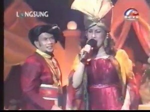 13K views · 209 reactions | Rhoma Irama feat. Elvy Sukaesih - "Mandul" [konser 2002] #SCTV | Lagu Old & Now | Facebook