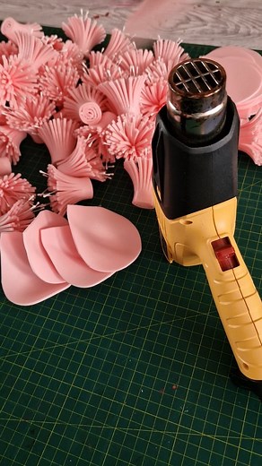 35K views · 2.4K reactions | Making pink buttercups for ice cream shop in London! #handmadeuk #giantflowers #giantflowersdecor #isolonflowers | Grand Flora Uk | Facebook