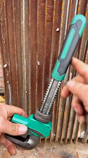 ปรับง่าย จับแน่น ทนทานเกินคุ้ม! มีติดบ้าน/ติดรถ อุ่นใจทุกสถานการณ์! 🔥 #คีมประแจเลื่อน #เครื่องมือช่าง #DIY #ซ่อมแซม #ของดีบอกต่อ | Tanajun Papapop Junchawanun