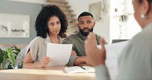 Argent, documents et couple à la : vidéo de stock (100 % libre de droit) 3433431799 | Shutterstock