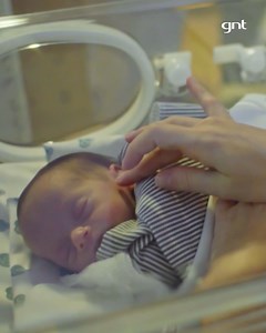 107K views · 1.1K reactions | Maria Eduarda e Maria Júlia nasceram prematuras e enquanto a primeira pôde ir para casa, a segunda precisou ficar na UTI para ganhar peso. A mamãe Paula narra essa história de superação. Confira os episódios de #DiáriodeMaternidade na íntegra na Globoplay + Canais Globo | GNT | Facebook