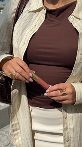 1.5K views | En estas fiestas dale un toque de color y un brillo increíble a tu look con los nuevos Miracle Pure Lip Enhancer de Max Factor ✨ El gloss perfecto que hidrata tus labios con aceite de jojoba. Encuéntralos en tiendas Sentua y en Sentua.com | Sentua | Facebook