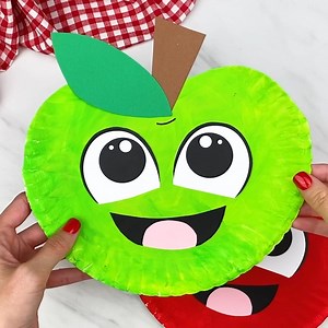 🍎 Paper Plate Apple Craft ✂️ Get the template on the blog | Simple Everyday Mom