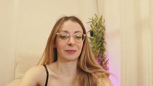 Luna_riva posing on cam (02/03/2026)
