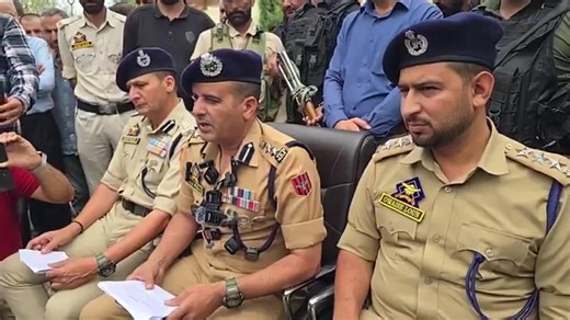 #Ganderbal Shocker Honourable SSP, Khalil Poswal address press conference elder sister held for kill1ng younger sister | The Vibrant Kashmir | Facebook