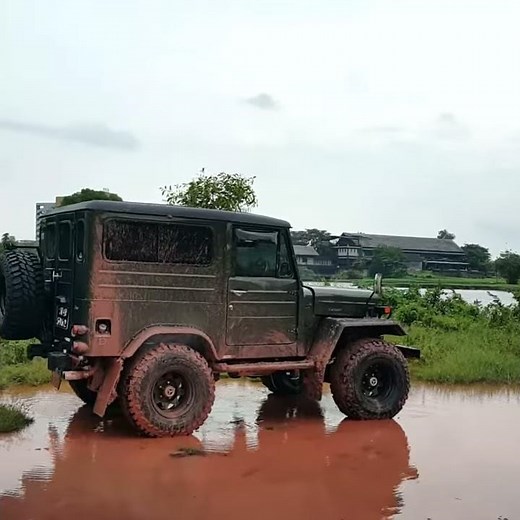 FUN with A 1980s Mitsubishi J24H Jeep @ Diyatha