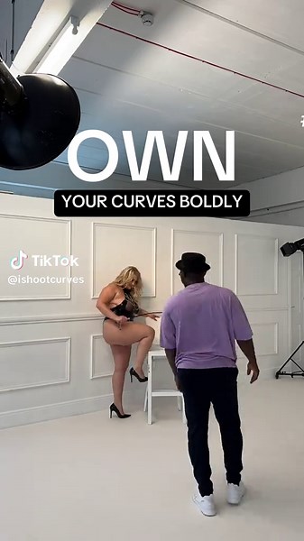 Own Your Curves Boldly with Expert Boudoir Photography
