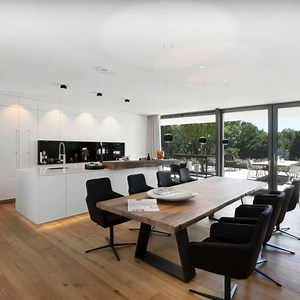 Step into a LEICHT kitchen—where smart design and subtle elegance create a space that’s as functional as it is beautiful. Materials that speak volumes: Warm wooden floors and a solid wood panel bring depth and texture, perfectly balanced by sleek, white surfaces that feel anything but clinical. It’s white—but warmer, softer, and more inviting. Details that matter: Clever storage, a stylish wine rack, and black accents—like the integrated sideboard—create a kitchen that works and wows. Designed t