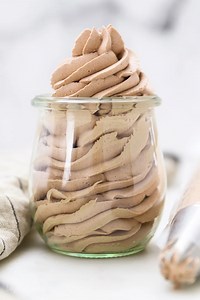 864K views · 15K reactions | Take your whipped cream game to the next level with Hot Chocolate Whipped Cream! Instead of powdered sugar, I use hot chocolate mix for a rich, chocolatey twist on the classic. It’s only two ingredients and absolutely perfect for topping cakes, cupcakes, and cozy mugs of hot chocolate. Once you try it, there’s no going back! ❄️ Recipe: https://beyondfrosting.com/hot-chocolate-whipped-cream/ | Beyond Frosting | Facebook