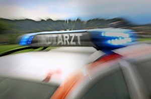 Schwerer Unfall auf der  A81: Ein Toter und zwei Verletzte